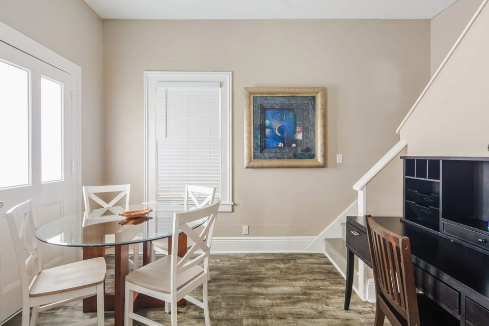 House | 2 bedrooms, desk, high-speed internet