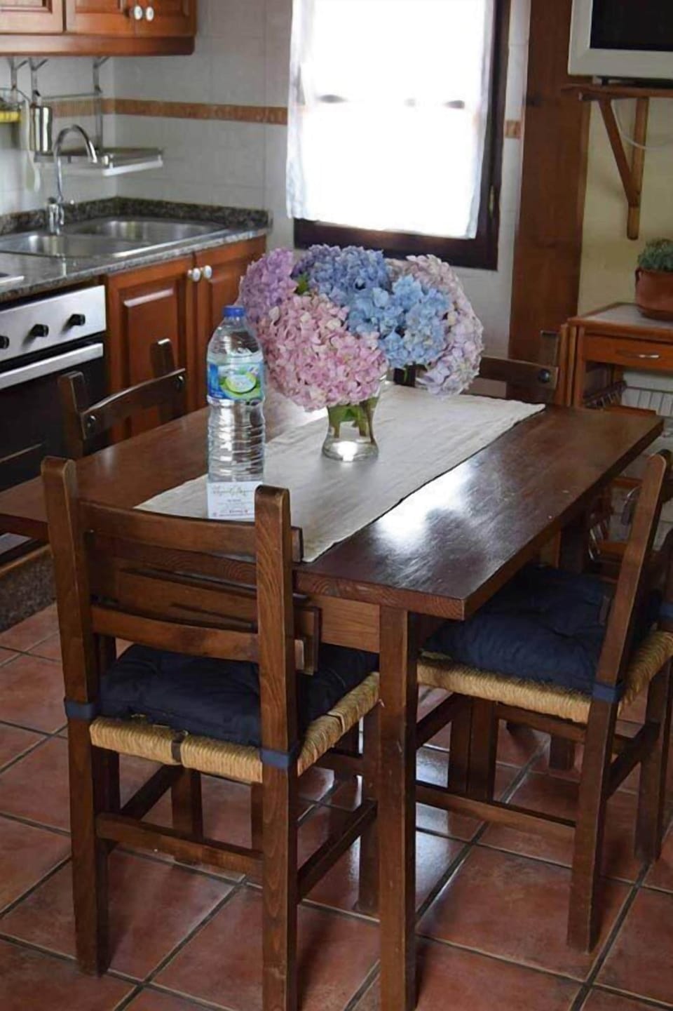 Family Apartment, Patio, Mountain View | Private kitchen | Fridge, microwave, oven, stovetop