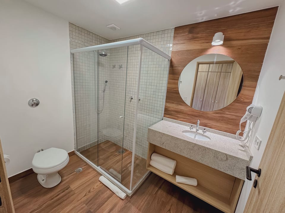 Superior Room | Bathroom | Shower, free toiletries, hair dryer, towels
