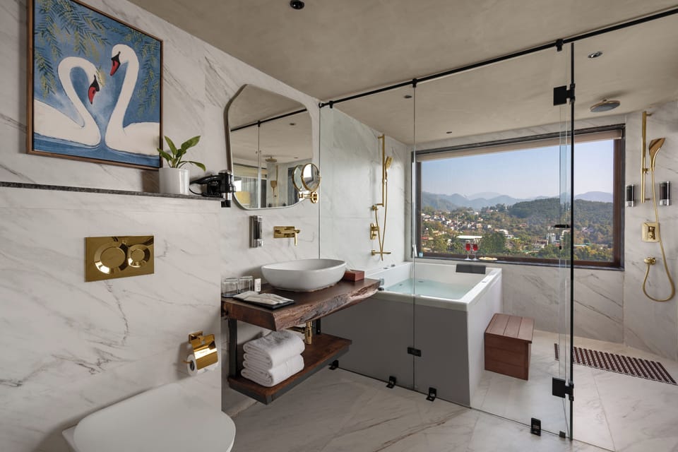 Aura Suite with Balcony | Bathroom | Free toiletries, hair dryer, slippers, towels
