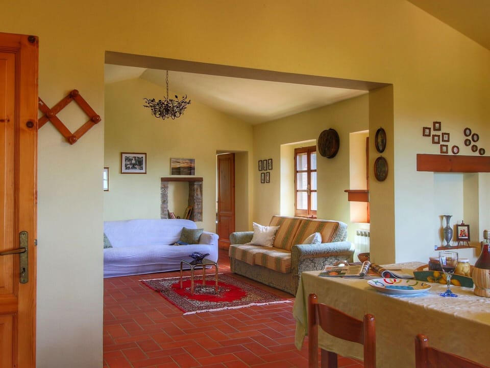 Deluxe House, 2 Bedrooms | Living room | Fireplace