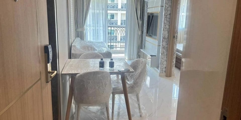Apartment | Dining