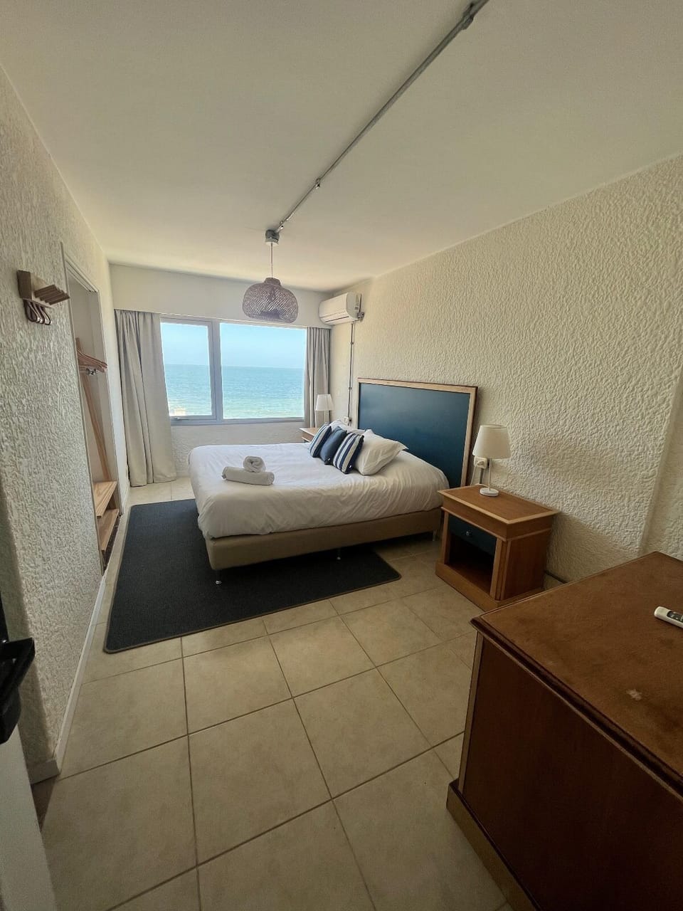 Desk, laptop workspace, free WiFi