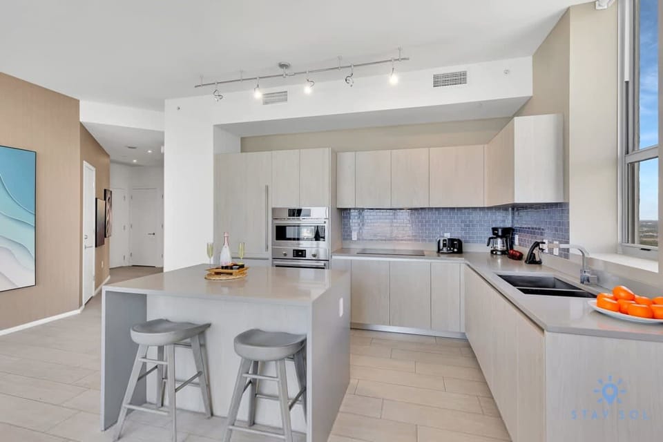 House | 2 bedrooms, desk