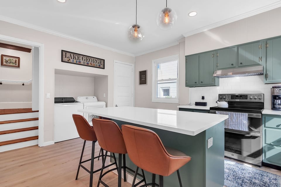 House, 4 Bedrooms | Private kitchen | Fridge, oven, coffee/tea maker, electric kettle
