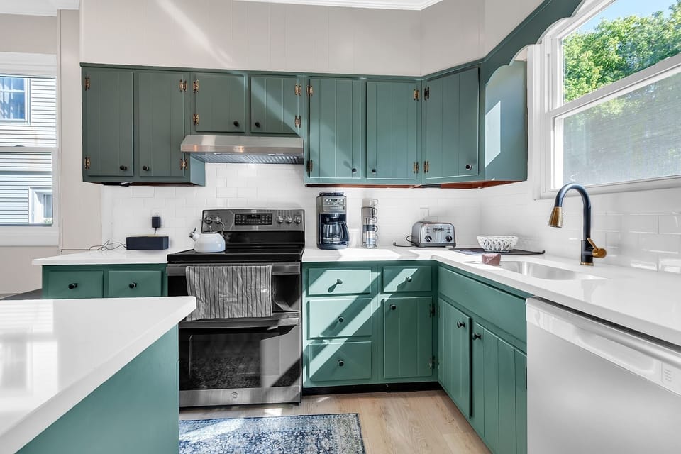 House, 4 Bedrooms | Private kitchen | Fridge, oven, coffee/tea maker, electric kettle