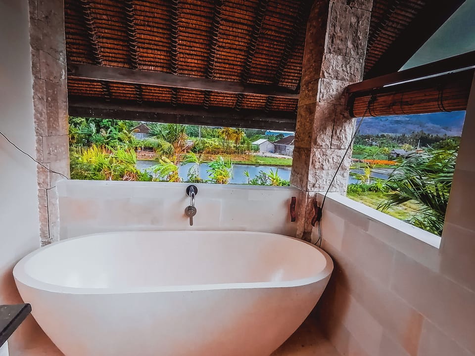 Deluxe House, 4 Bedrooms, Beachfront | Bathroom | Free toiletries, hair dryer, towels, soap