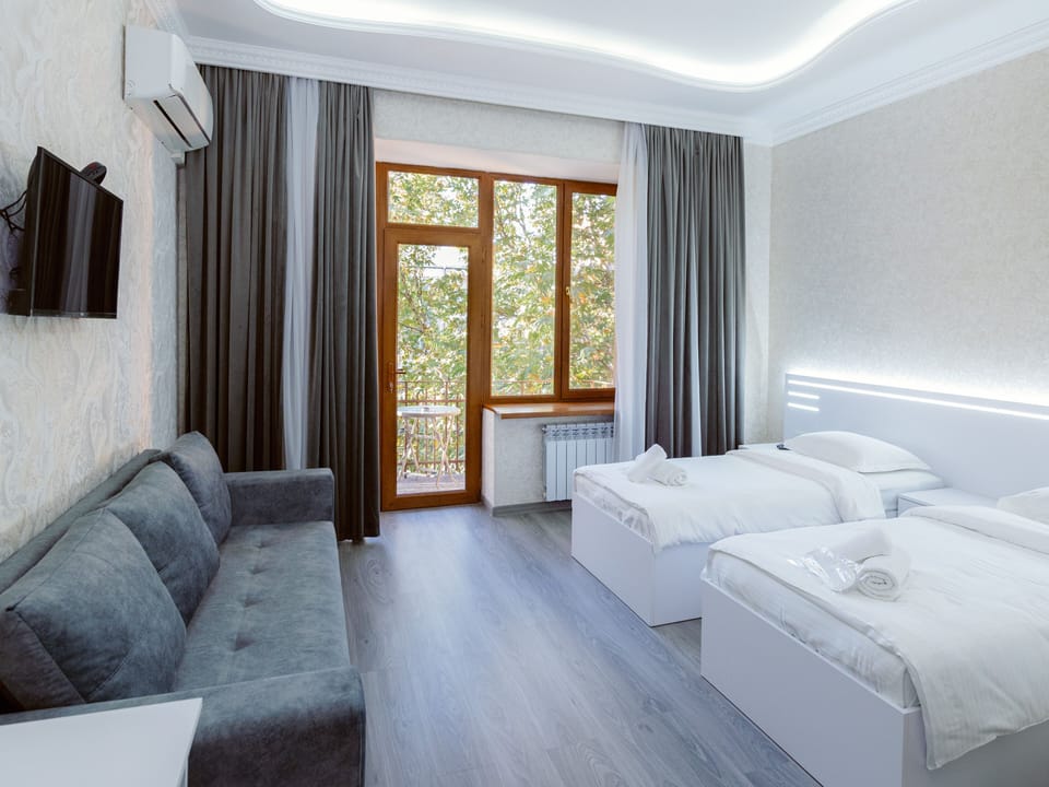 Triple Room | In-room safe, soundproofing, bed sheets