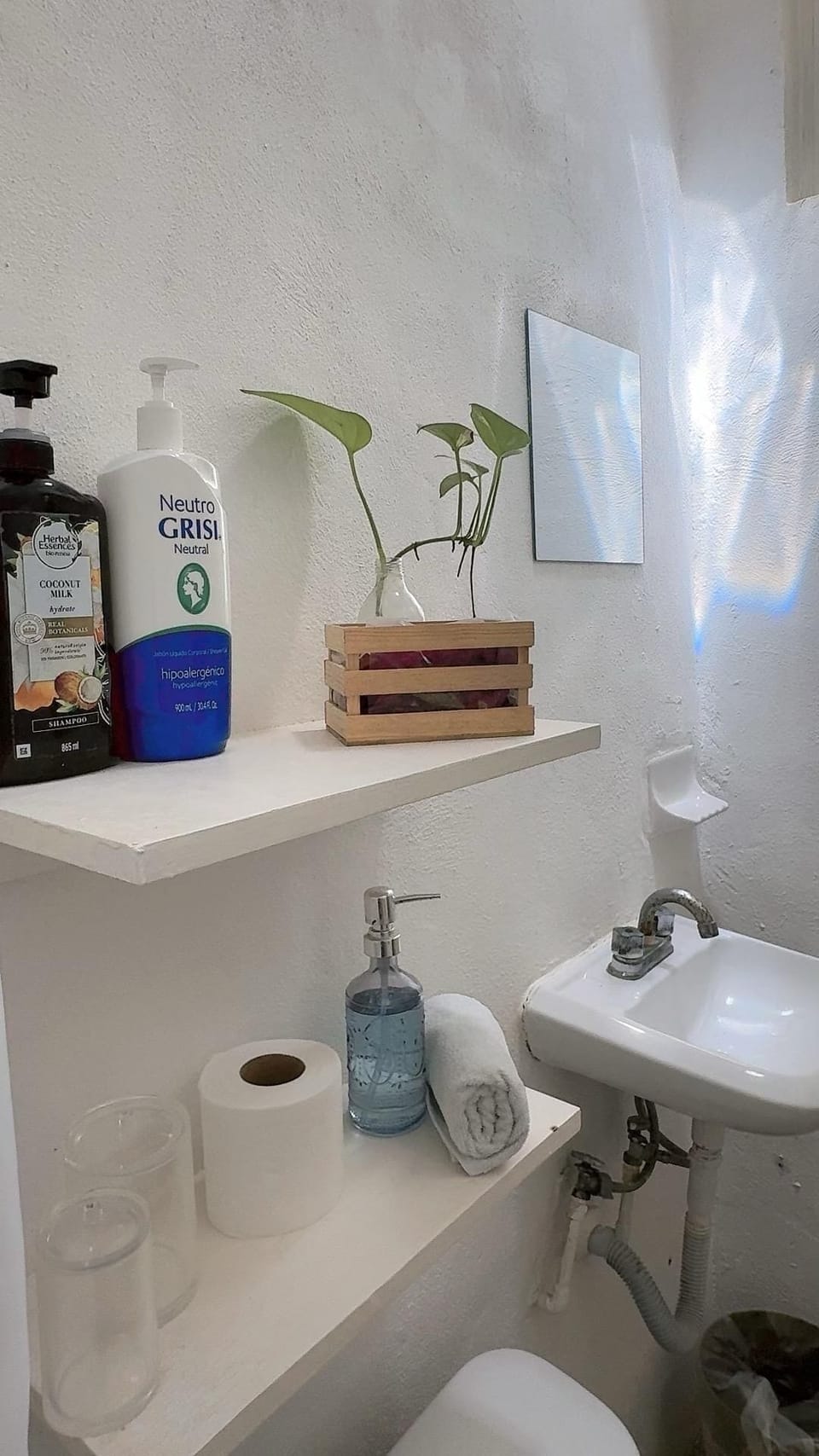 Bathtub, free toiletries, hair dryer, towels