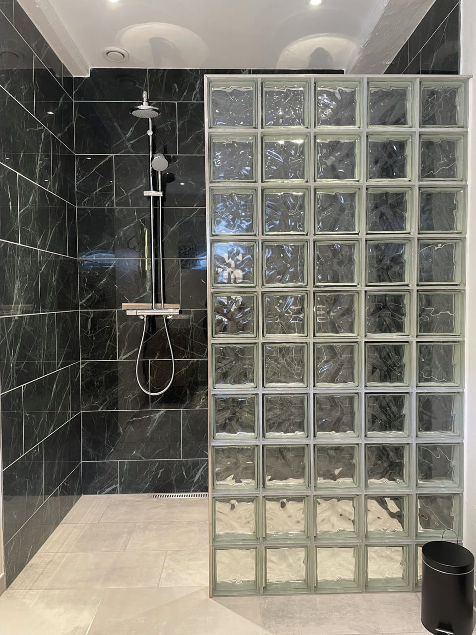 Superior Double Room | Bathroom | Shower, free toiletries, towels, soap