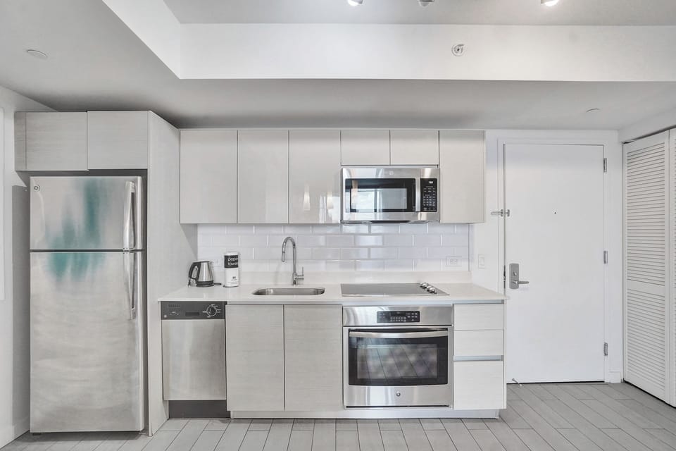 Deluxe Apartment, 2 Bedrooms, Balcony | Private kitchen