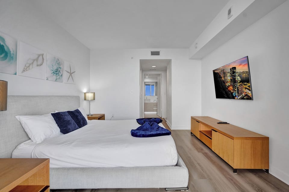 Deluxe Apartment, 2 Bedrooms, Balcony | Minibar, in-room safe, laptop workspace, iron/ironing board (on request)