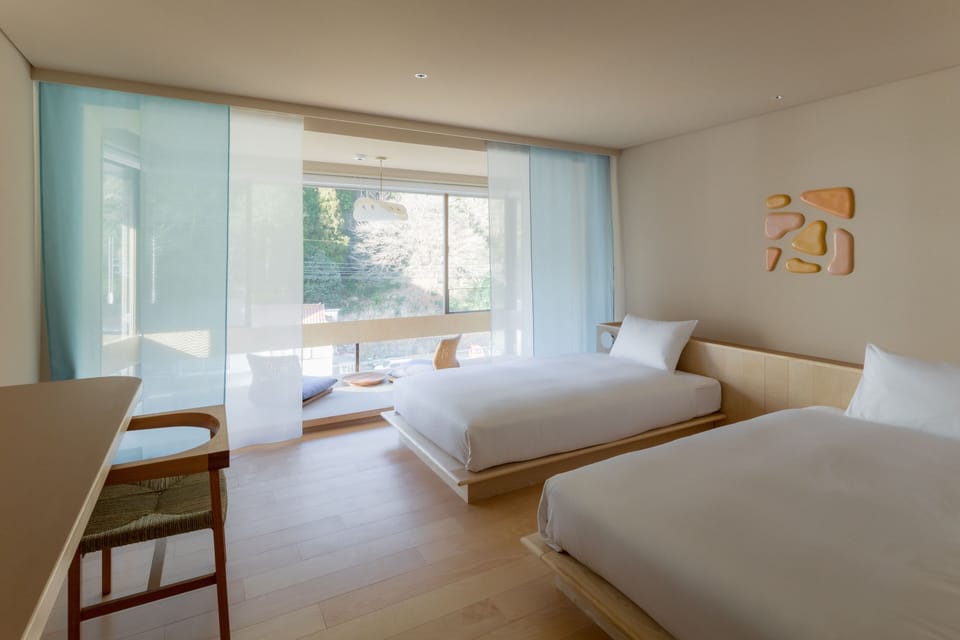 River View Twin | Hypo-allergenic bedding available, in-room safe, desk, laptop workspace