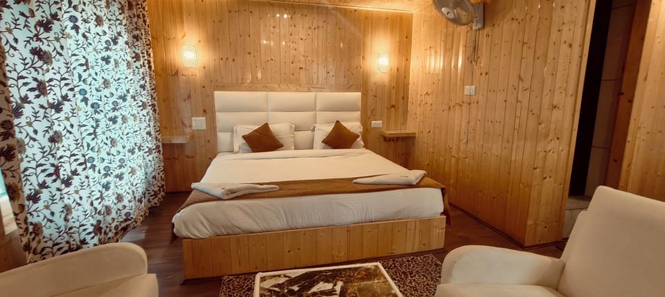 Premium Room | Egyptian cotton sheets, premium bedding, down comforters