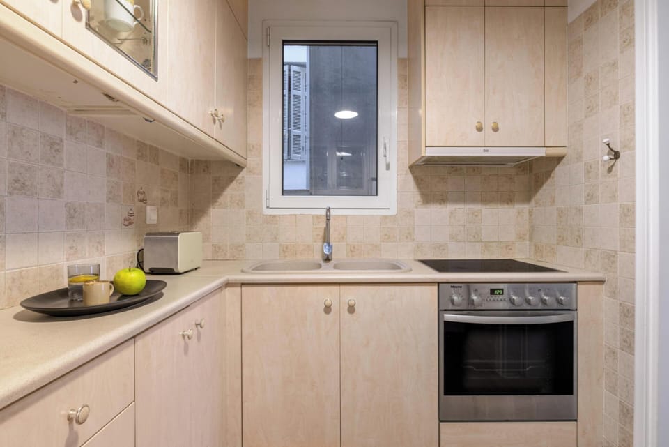 Classic Apartment, Balcony | Private kitchen | Full-size fridge, toaster, cookware/dishes/utensils, freezer