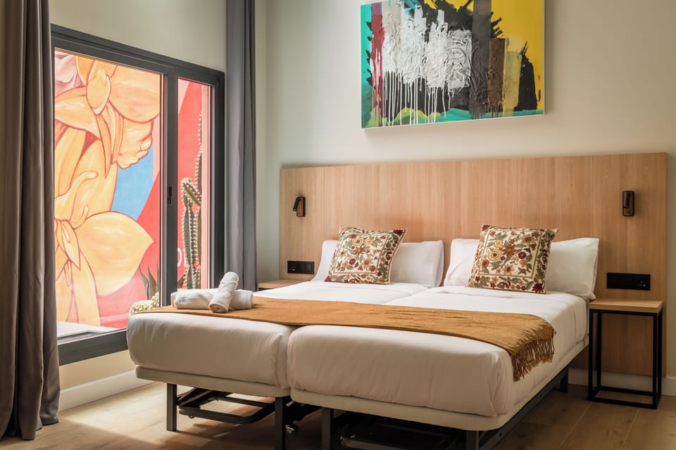 Comfort Twin Room, Non Smoking | In-room safe, blackout drapes, soundproofing, iron/ironing board