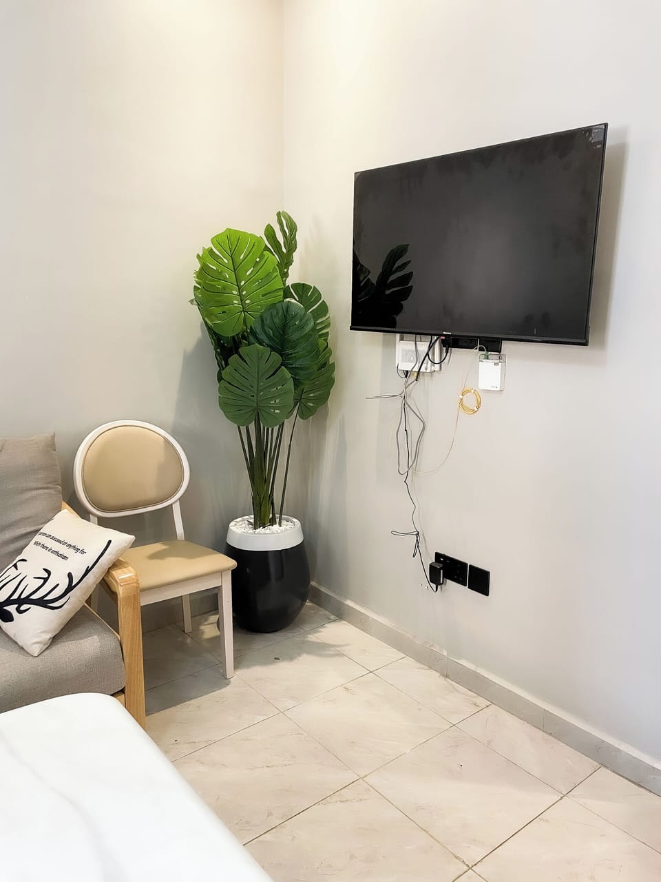 Deluxe Apartment, Balcony, City View | Living area | Flat-screen TV