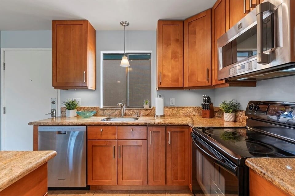 Condo, 2 Bedrooms | Private kitchen | Fridge, oven, stovetop, dishwasher