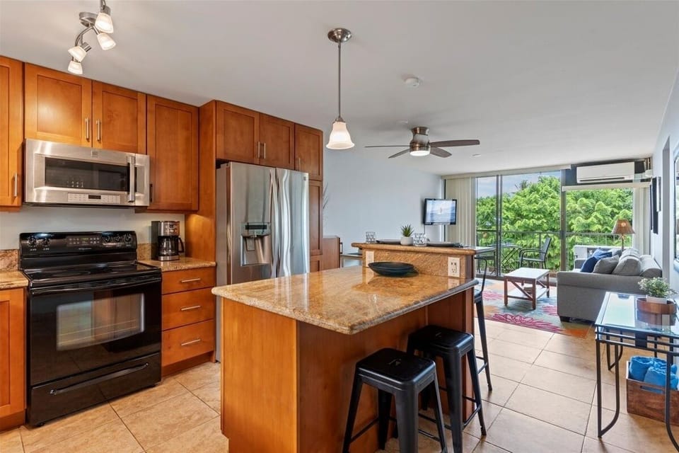 Condo, 2 Bedrooms | Private kitchen | Fridge, oven, stovetop, dishwasher