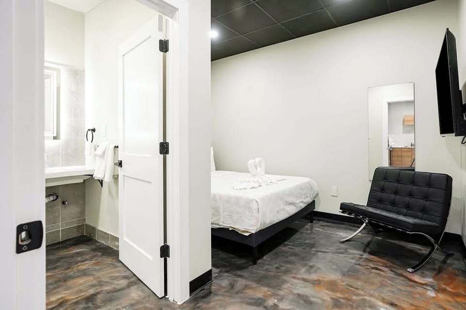 Apartment, 2 Bedrooms, Non Smoking, Kitchenette | 2 bedrooms, iron/ironing board, WiFi (free)