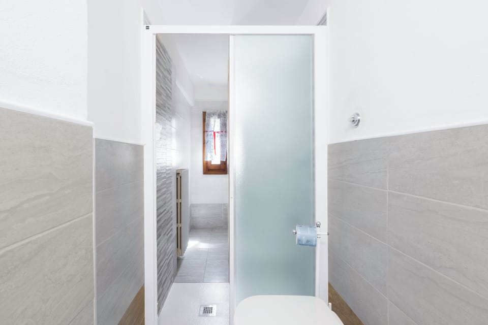 Apartment, City View | Bathroom | Shower, hair dryer, bidet, towels