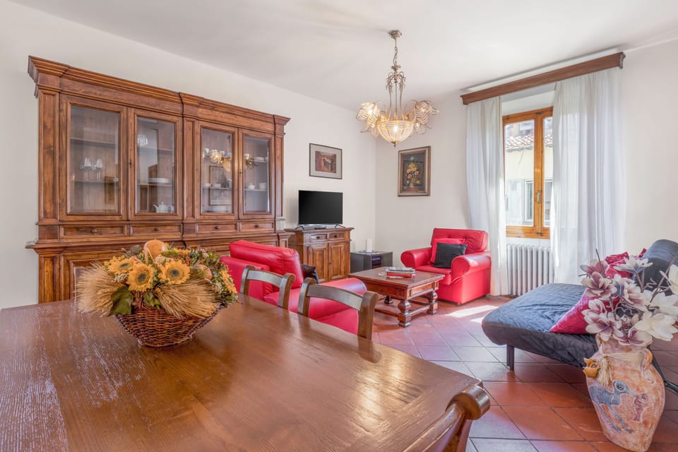 Apartment, City View | Living area | 32-inch TV with cable channels