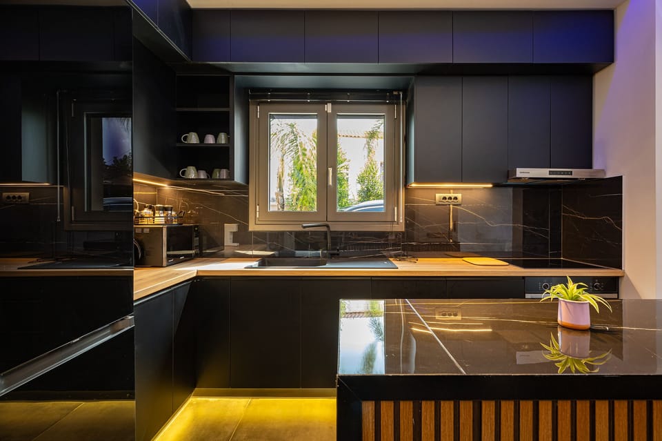 Family House, 2 Bedrooms, Kitchen, Ground Floor | Private kitchen | Electric kettle, toaster