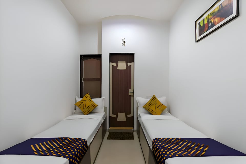 Standard Room (Non-AC) | Desk, rollaway beds, free WiFi, bed sheets