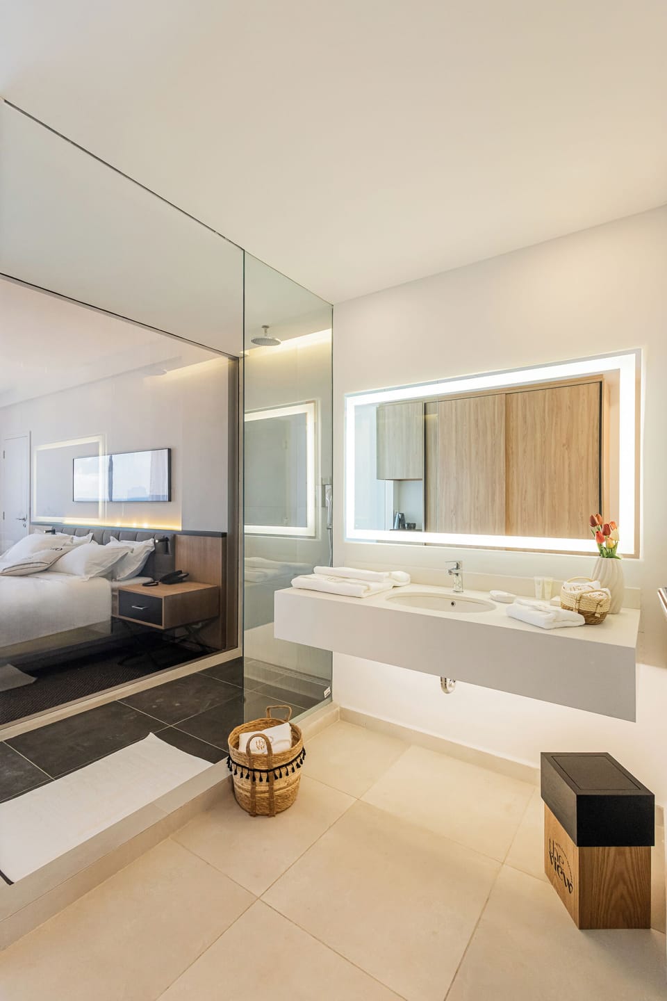 Deluxe Double Room, Bay View | Bathroom | Separate tub and shower, slippers, towels, soap