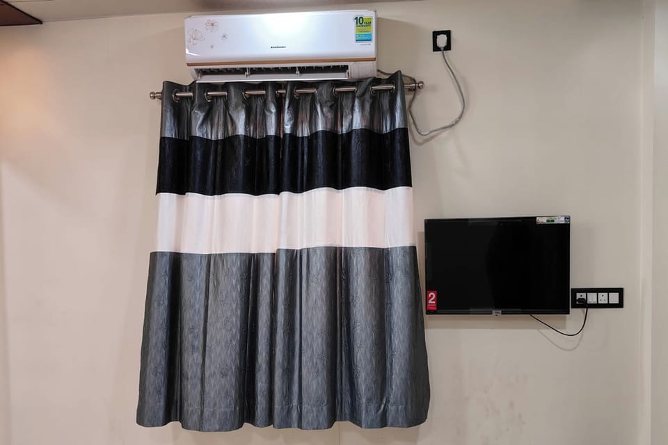 Deluxe Room, 1 Bedroom | 1 bedroom, desk, free WiFi, bed sheets