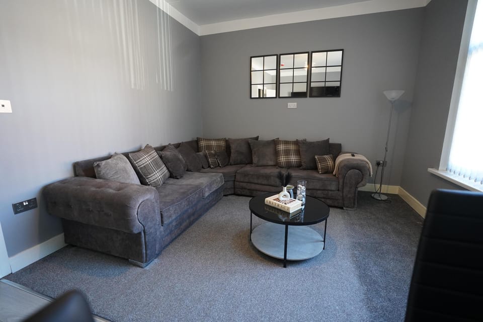 Apartment | Living area | TV