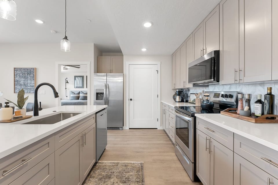 Condo, 2 Bedrooms | Private kitchen | Fridge, oven, coffee/tea maker, toaster