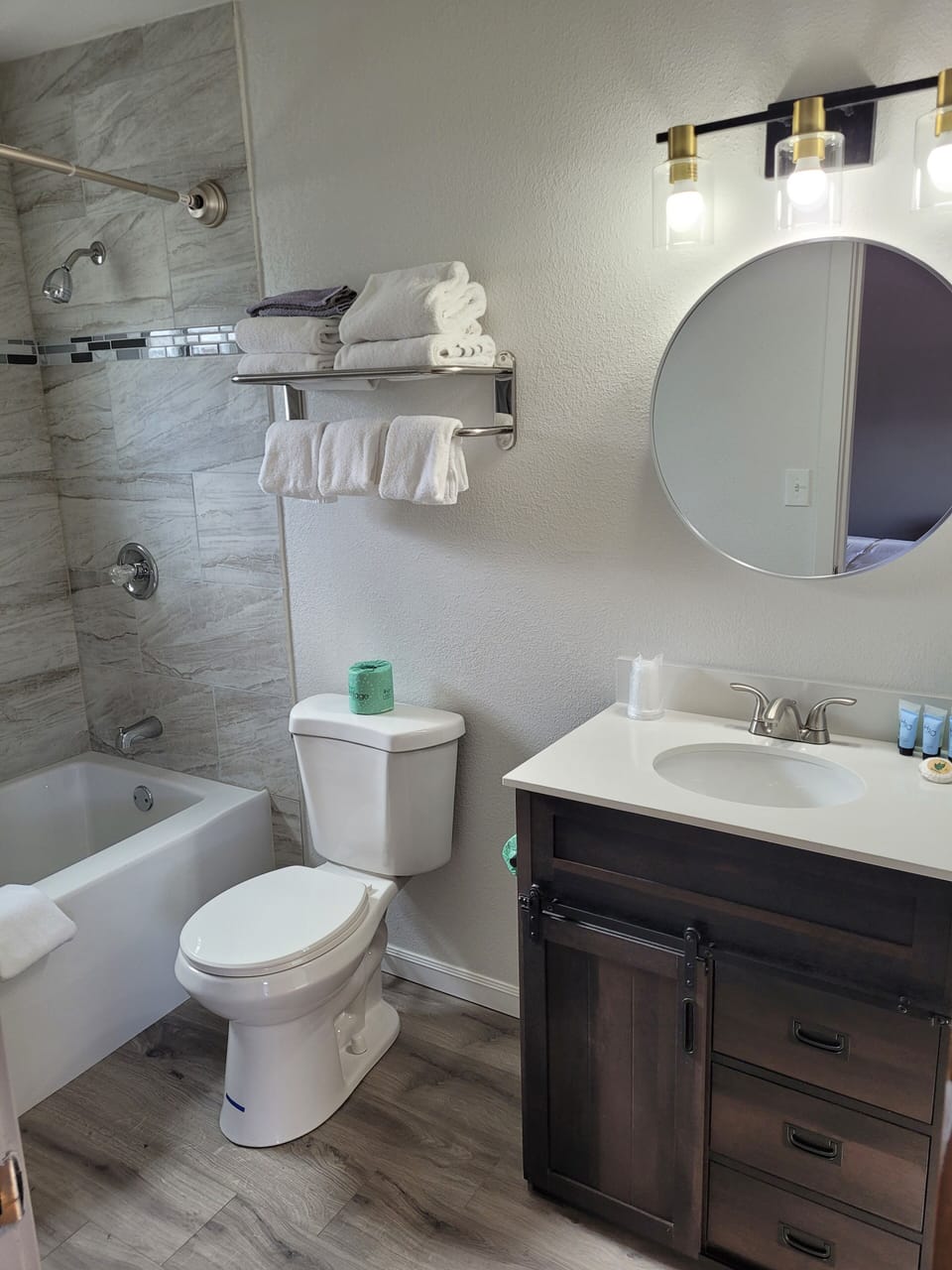 Family Single Room, Multiple Beds, Non Smoking | Bathroom | Free toiletries, hair dryer, towels, soap