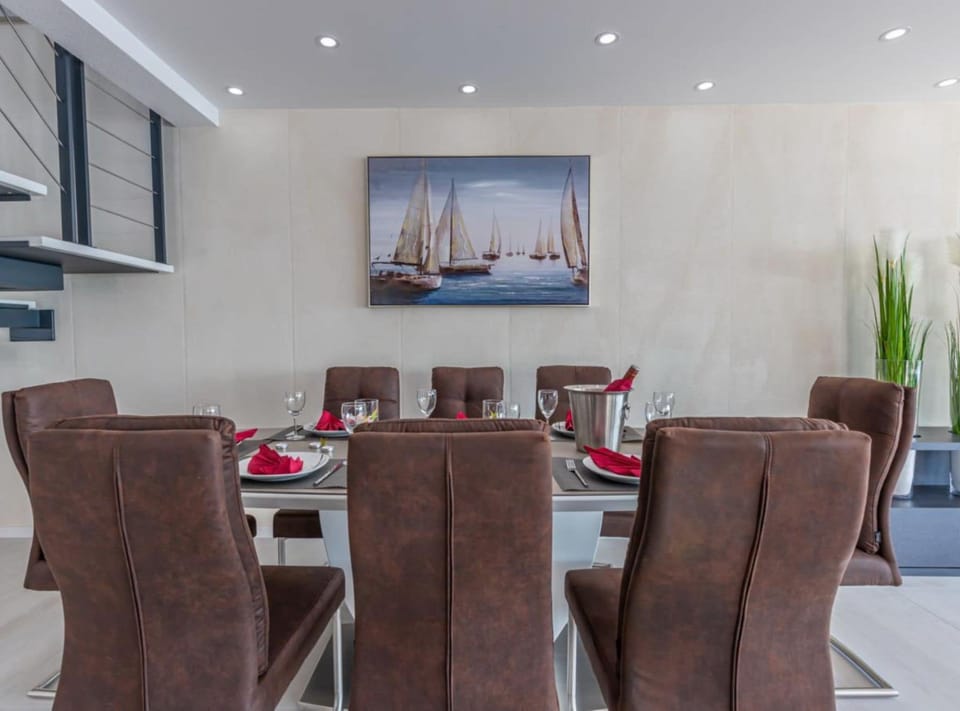 Villa (Four Bedroom Villa with Private Pool) | Dining room