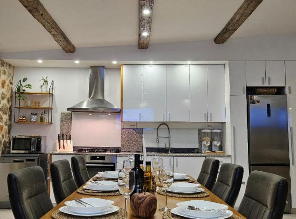 Villa (Three Bedroom Villa with Private Pool) | Dining room
