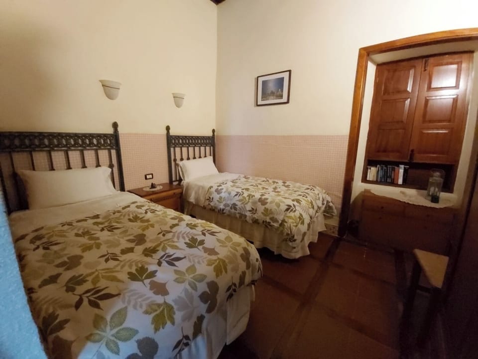 Villa-sleeps4-parking-garden-pool-nearairport Villa in Canary Islands
