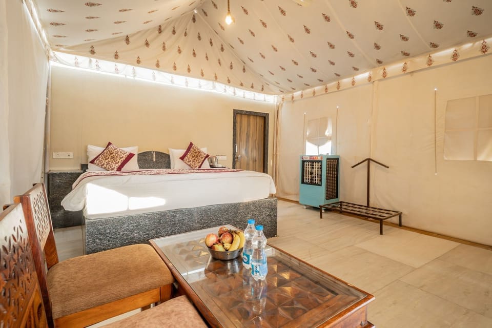 Deluxe Double Room, 1 King Bed | Premium bedding, in-room safe, individually furnished, free WiFi