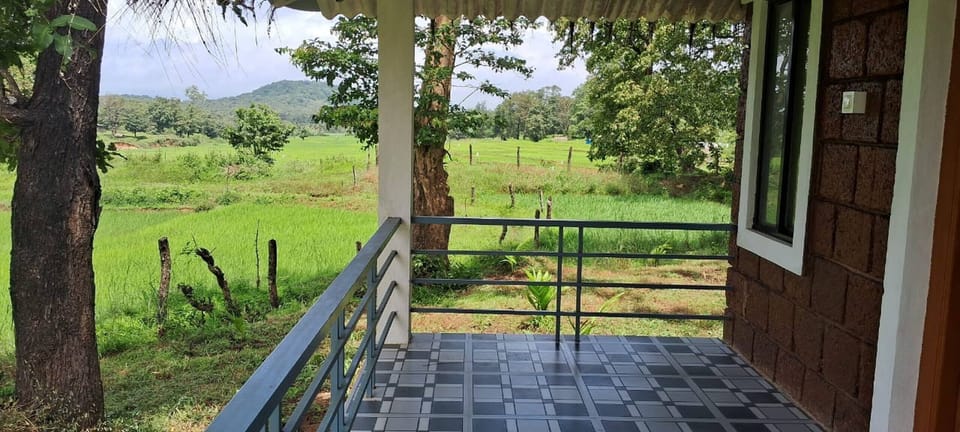 Room, 3 Bedrooms | Balcony