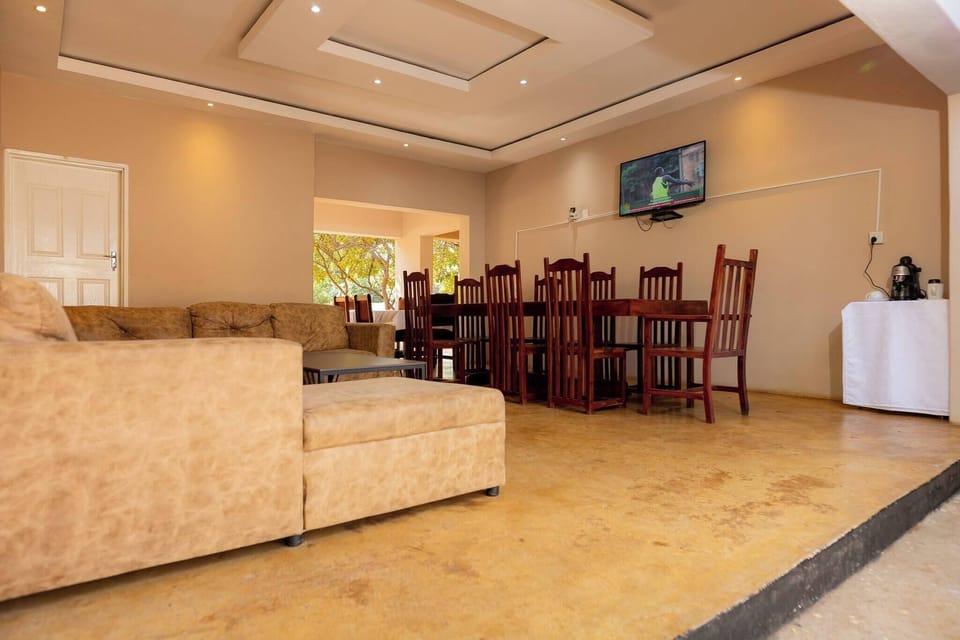 Room, 1 Bedroom, Garden View | Living room