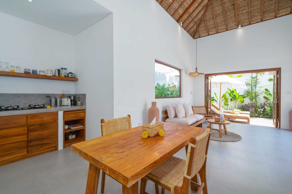Basic Villa | Dining