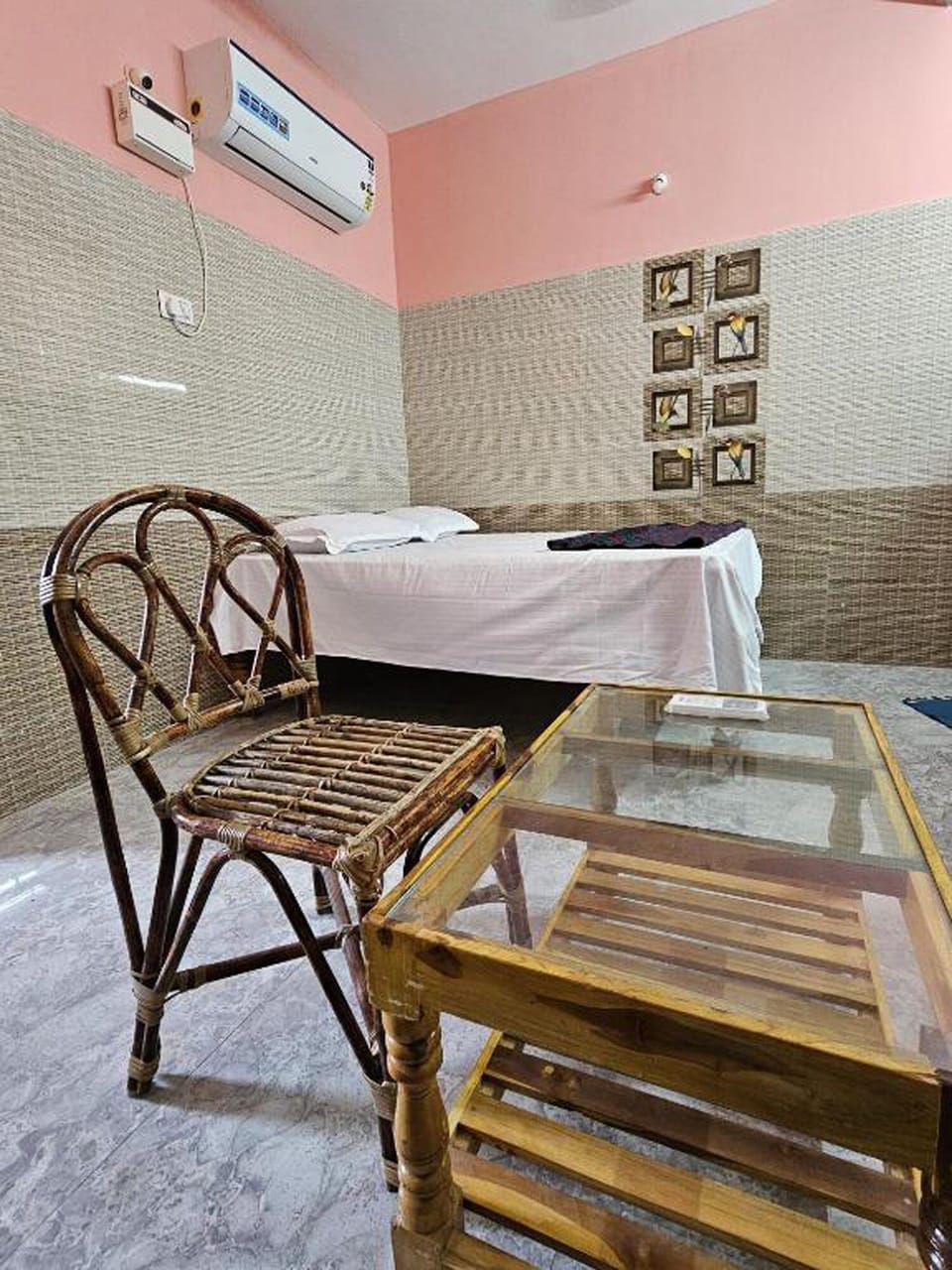 Desk, free WiFi, bed sheets