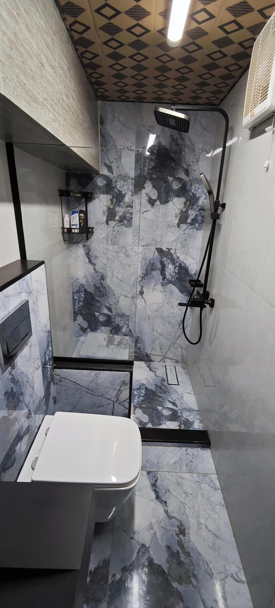 Family Double Room | Bathroom | Shower, towels, soap, toilet paper