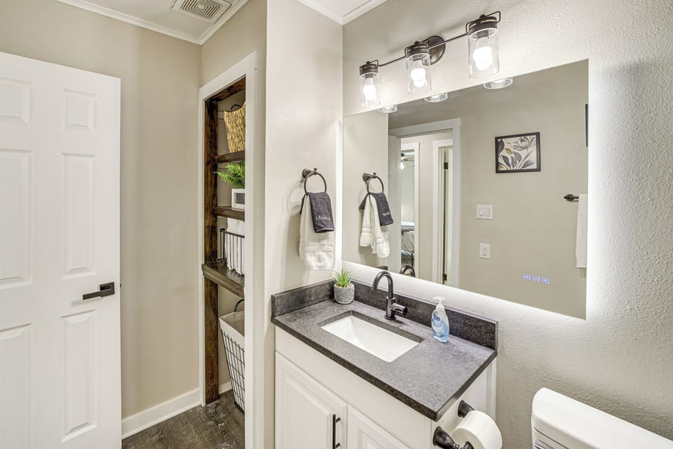 Walk to Expo Square Pavilion: Updated Tulsa Home! Cottage in Tulsa