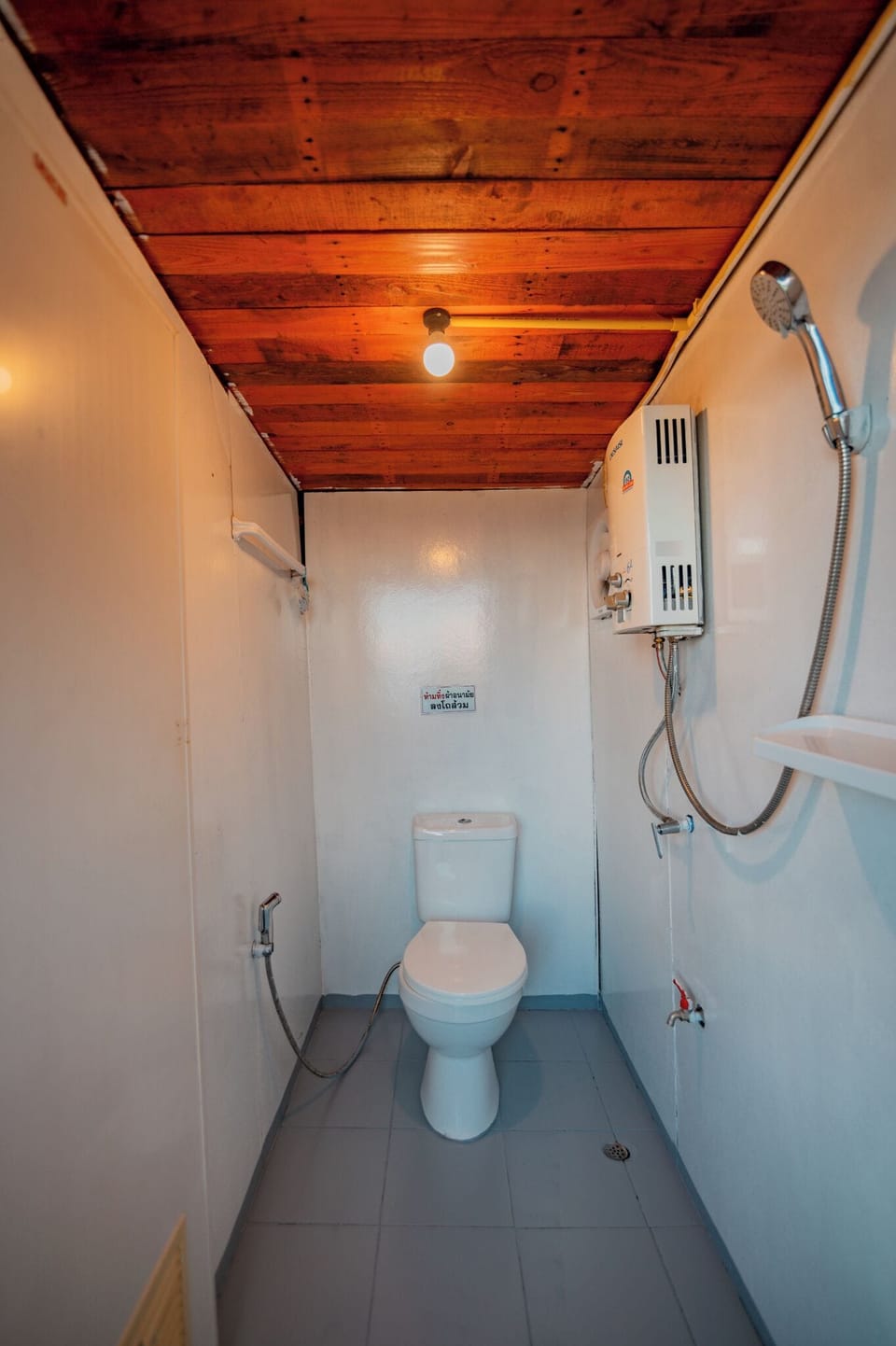 Bathroom | Combined shower/tub, hair dryer, bathrobes, slippers