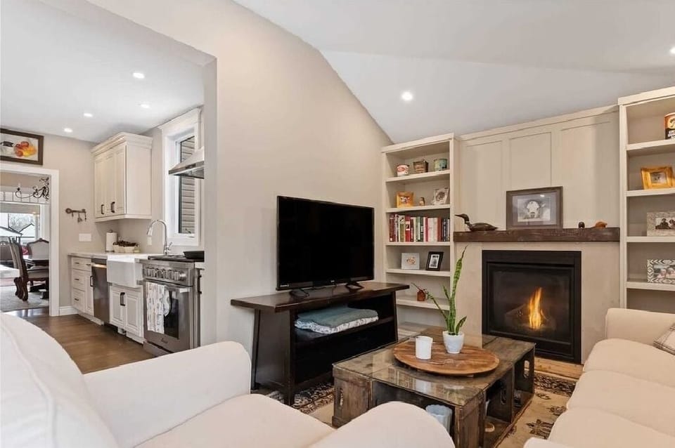 Superior Villa, Non Smoking, Kitchen | Living area | TV