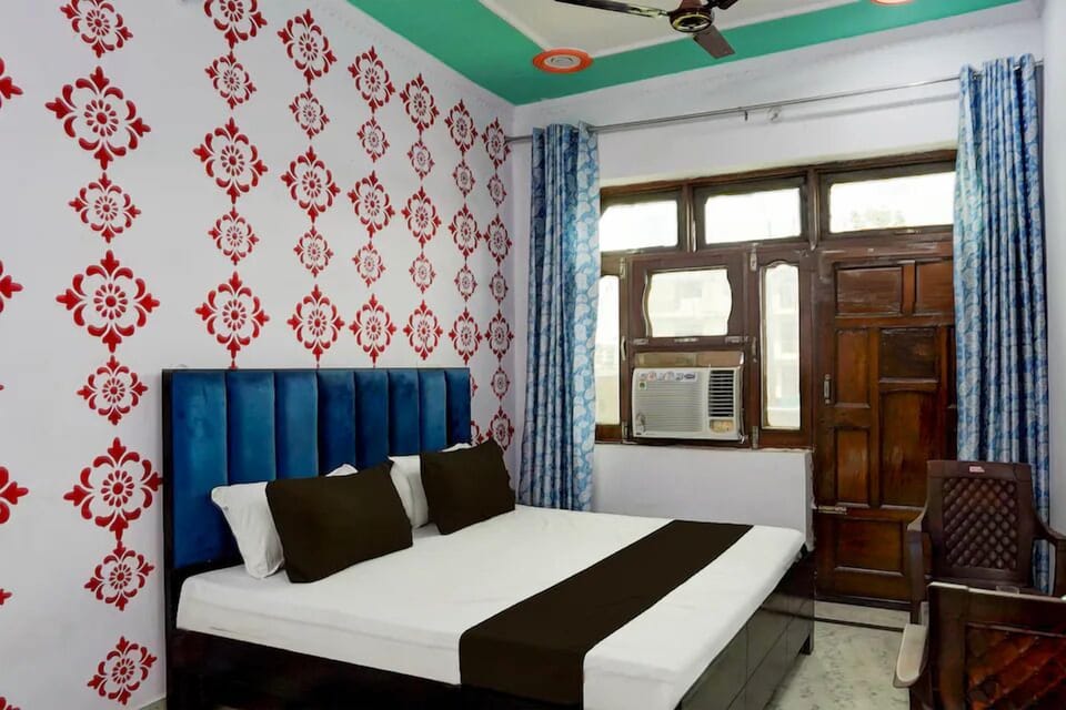 Economy Room, City View | Individually decorated, individually furnished