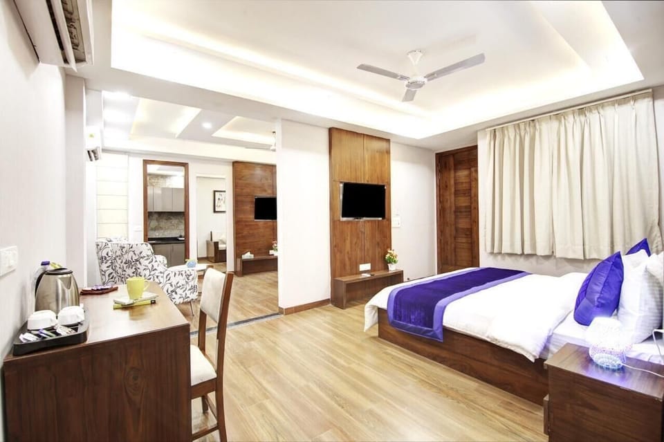 Royal Studio Suite | Egyptian cotton sheets, premium bedding, down comforters