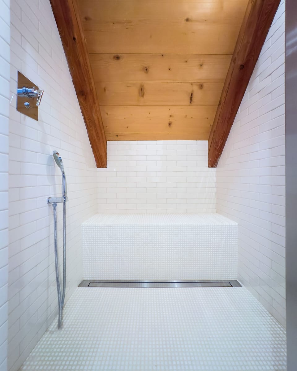 Comfort Double or Twin Room | Bathroom | Bathrobes, slippers