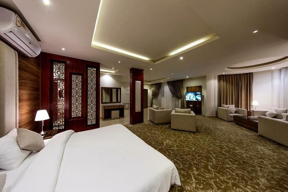 Apartment | In-room safe, soundproofing, iron/ironing board, free WiFi