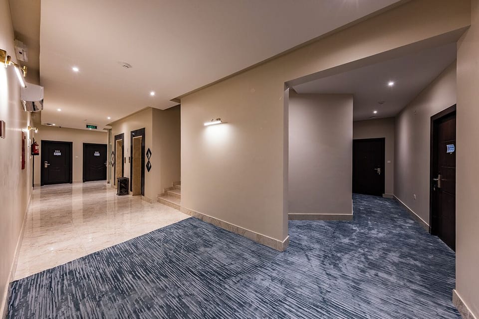 Handrails in hallways